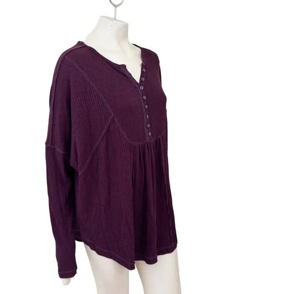 FREE PEOPLE Leo Henley Waffle Knit OVERSIZED Thermal Top in Deep Burgundy SZ M - Picture 6 of 12